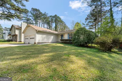 528 Raintree Drive, Jonesboro, GA 30238 - Photo 2