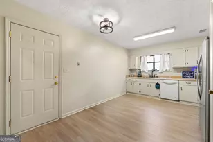 528 Raintree Dr, Jonesboro, GA 30238 - Photo 10