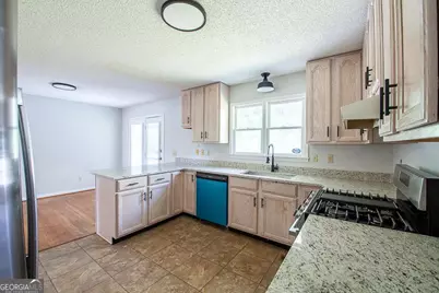 102 Lindsey Court NE, Calhoun, GA 30701 - Photo 8