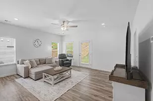 103 Sycamore Ln, Calhoun, GA 30701 - Photo 2