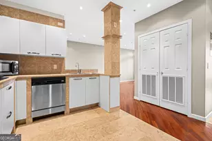 3334 Peachtree Rd NE, Atlanta, GA 30326 - Photo 10