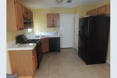 5866 Crescent Ridge Court, Lithonia, GA 30058 - Photo 10