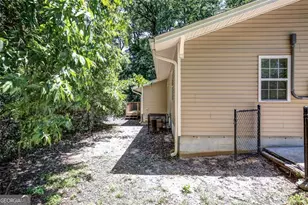 2005 Spink St NW, Atlanta, GA 30318 - Photo 10
