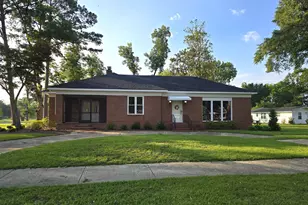 834 Academy Dr, Louisville, GA 30434 - Photo 1