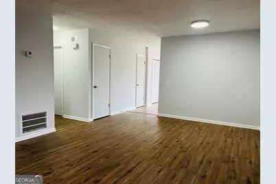 104 Peactree Court #UNIT B, Lagrange, GA 30241 - Photo 2