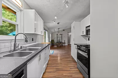 21 Barberry Drive, Newnan, GA 30265 - Photo 8