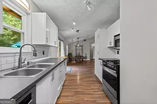 21 Barberry Dr, Newnan, GA 30265 - Photo 8