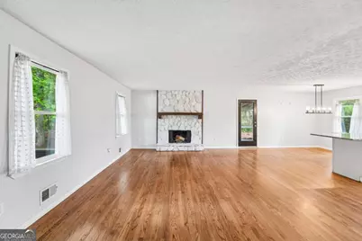 585 Westchester Circle SW, Marietta, GA 30064 - Photo 8