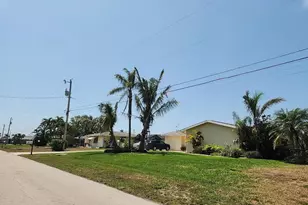 2835 SE 17th Pl, Cape Coral, FL 33904 - Photo 4