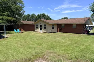 231 Auburn St, Baxley, GA 31513 - Photo 2