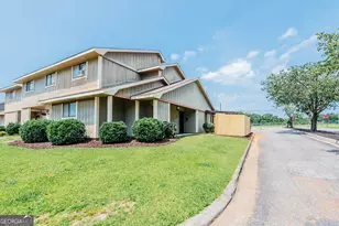 160 Stoneridge Dr, Warner Robins, GA 31088 - Photo 2
