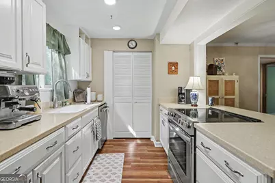227 Shakespeare Drive #302, Clayton, GA 30525 - Photo 10
