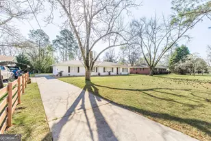 1402 Knoxville St, Fort Valley, GA 31030 - Photo 2