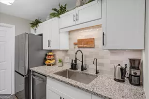 1110 Gettysburg Pl, Sandy Springs, GA 30350 - Photo 12