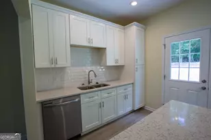 73 R C Allen Dr, Columbus, GA 31907 - Photo 4