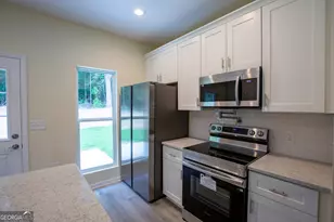 73 R C Allen Dr, Columbus, GA 31907 - Photo 6