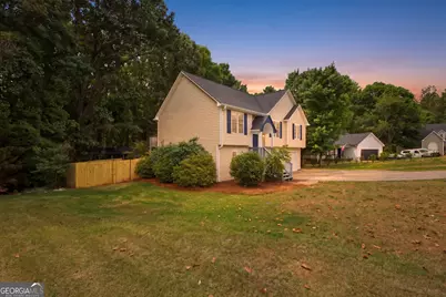 1026 Carriage Way, Loganville, GA 30052 - Photo 4