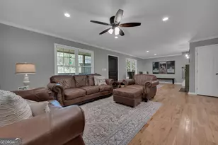 946 Riverdale Rd, Toccoa, GA 30577 - Photo 2