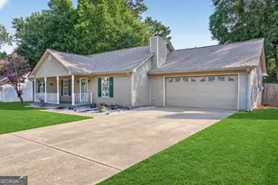 932 Century Oak Dr, Winder, GA 30680 - Photo 2