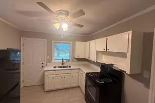 256 E Broad St, Winder, GA 30680 - Photo 8