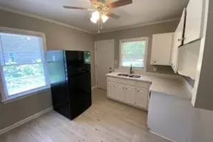 256 E Broad St, Winder, GA 30680 - Photo 6