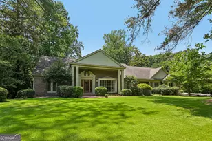 3135 Spalding Dr, Sandy Springs, GA 30350 - Photo 12