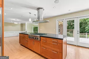 3135 Spalding Dr, Sandy Springs, GA 30350 - Photo 24