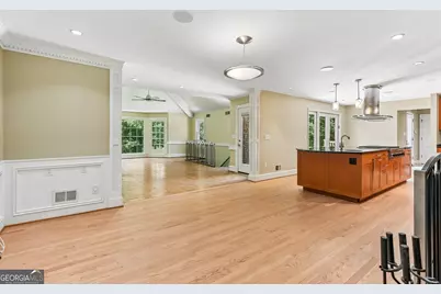 3135 Spalding Drive, Sandy Springs, GA 30350 - Photo 8
