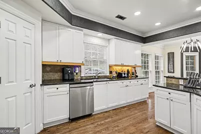 6375 Glenridge Drive #200, Sandy Springs, GA 30328 - Photo 8