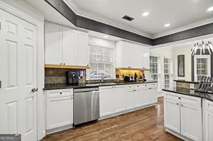 6375 Glenridge Dr, Sandy Springs, GA 30328 - Photo 8
