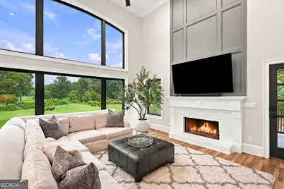 570 Creekwood Drive, Marietta, GA 30068 - Photo 2