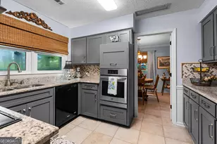 321 Woodfield Cir, Lagrange, GA 30240 - Photo 8