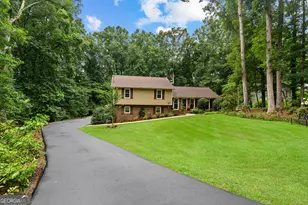 321 Woodfield Cir, Lagrange, GA 30240 - Photo 2