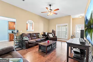 504 Leisure Lake Dr, Warner Robins, GA 31088 - Photo 6