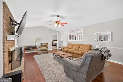 1561 Bentwood Drive SW, Lilburn, GA 30047 - Photo 4