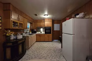 9 S College St, Claxton, GA 30417 - Photo 6