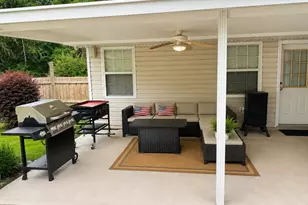 135 Brandon St, Baxley, GA 31513 - Photo 6
