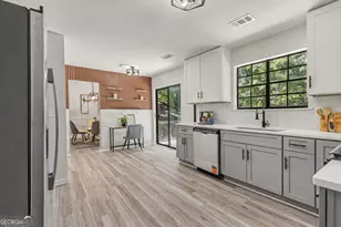 4952 Parkwest Dr, Stone Mountain, GA 30088 - Photo 10