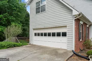 5660 Bridle Glen Dr, Sugar Hill, GA 30518 - Photo 4
