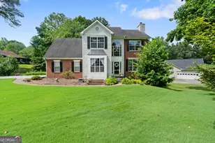 5660 Bridle Glen Dr, Sugar Hill, GA 30518 - Photo 2