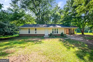 156 Crestwood Dr, Toccoa, GA 30577 - Photo 2