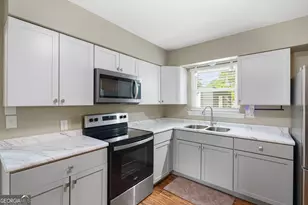 17 Regent Dr, Savannah, GA 31406 - Photo 8