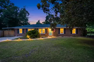 17 Regent Dr, Savannah, GA 31406 - Photo 2