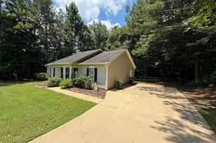 425 Hampton Green Dr, Lagrange, GA 30240 - Photo 2