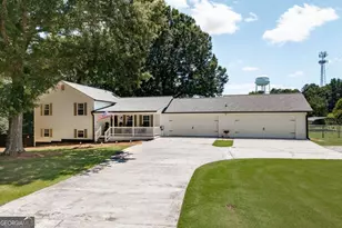 483 Whispering Oaks Dr, Statham, GA 30666 - Photo 2