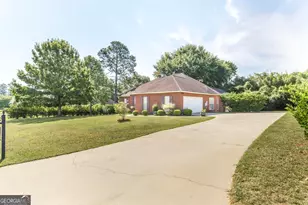 201 Fox Ridge Dr, Dublin, GA 31021 - Photo 2