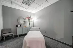 3338 Peachtree Rd NE, Atlanta, GA 30326 - Photo 20