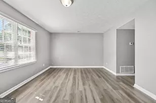 410 Charter Ct, Lawrenceville, GA 30046 - Photo 8