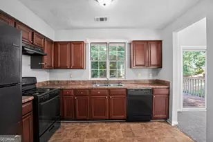 2045 Marbut Forest Dr, Lithonia, GA 30058 - Photo 18