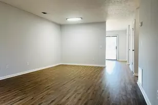 104 Peactree Ct, Lagrange, GA 30241 - Photo 2